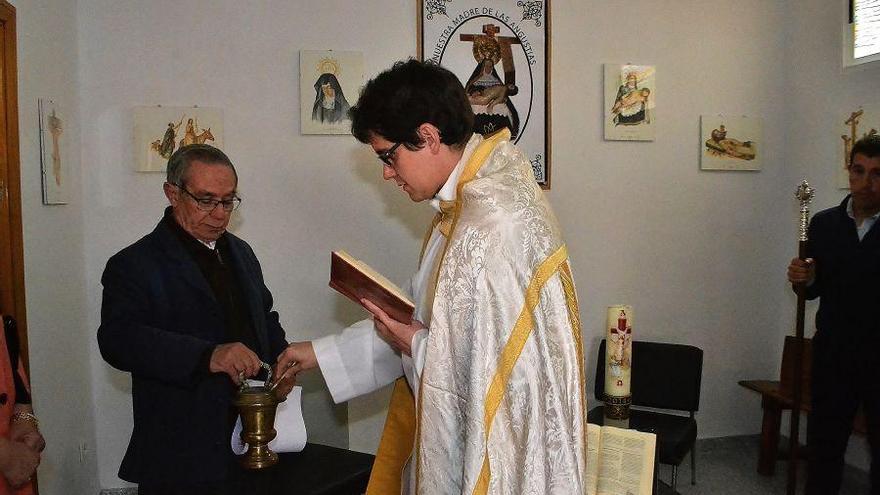 El sacerdote José Alberto Sutil inaugura la Casa del Cofrade en El Perdigón