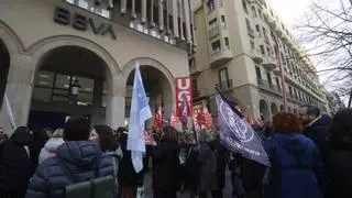 "Seguimiento masivo" del paro de dos horas en el sector bancario de Aragón