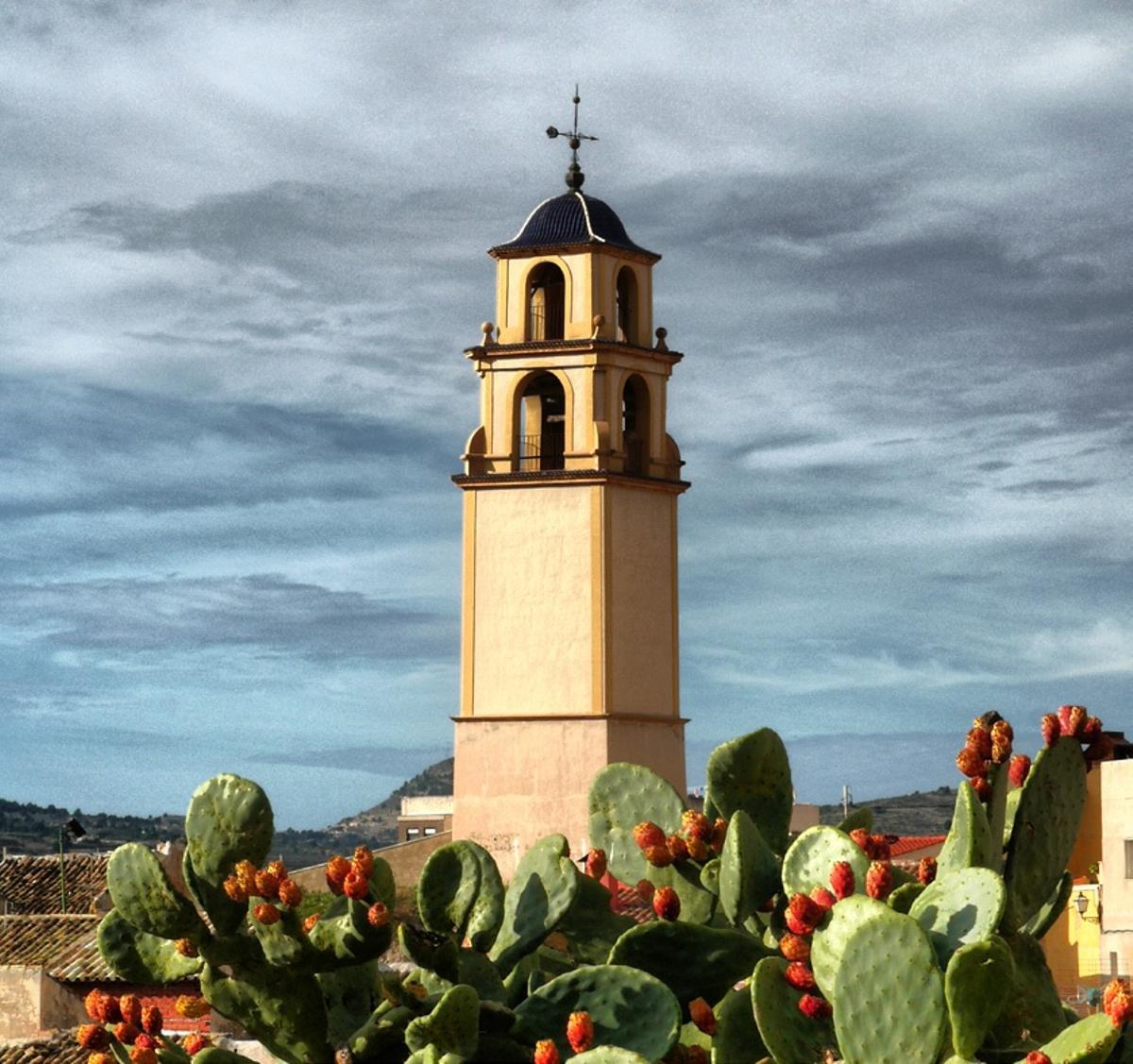 El crecimiento económico en la localidad durante el siglo XVIII dejó edificios como la Torre del Reloj o la iglesia de San Juan Bautista.