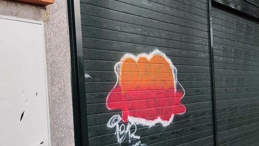 Coirós denuncia destrozos en farolas con un arma de aire comprimido