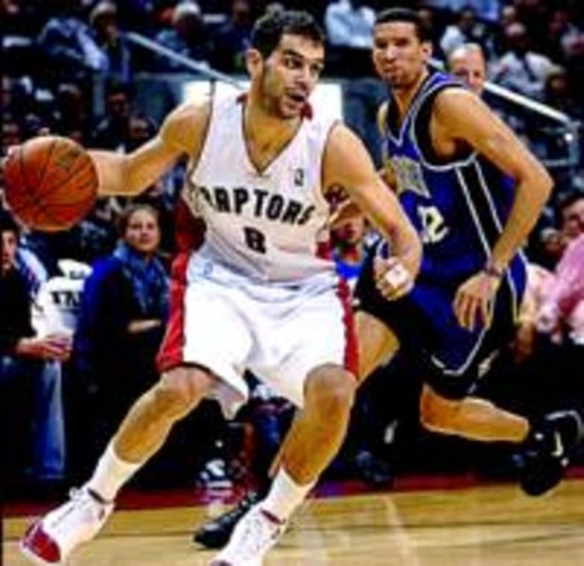 Dominant Calderón bota molt baix la pilota en presència de Miller.