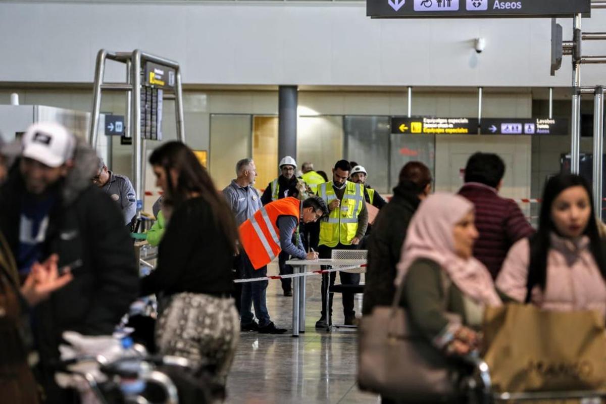 El temporal obliga a cerrar el tráfico aéreo en el aeropuerto de Alicante-Elche