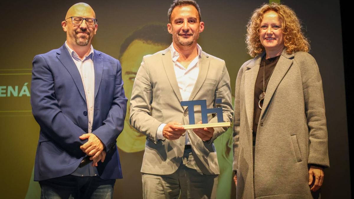 Amenábar junto con la alcaldesa de Torrent, Amparo Folgado, y el director del festival, Santiago Álvarez,