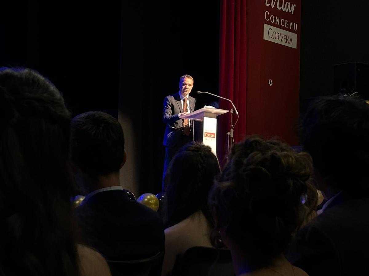 EN IMÁGENES: Así fue la despedida de los bachilleres del instituto Corvera