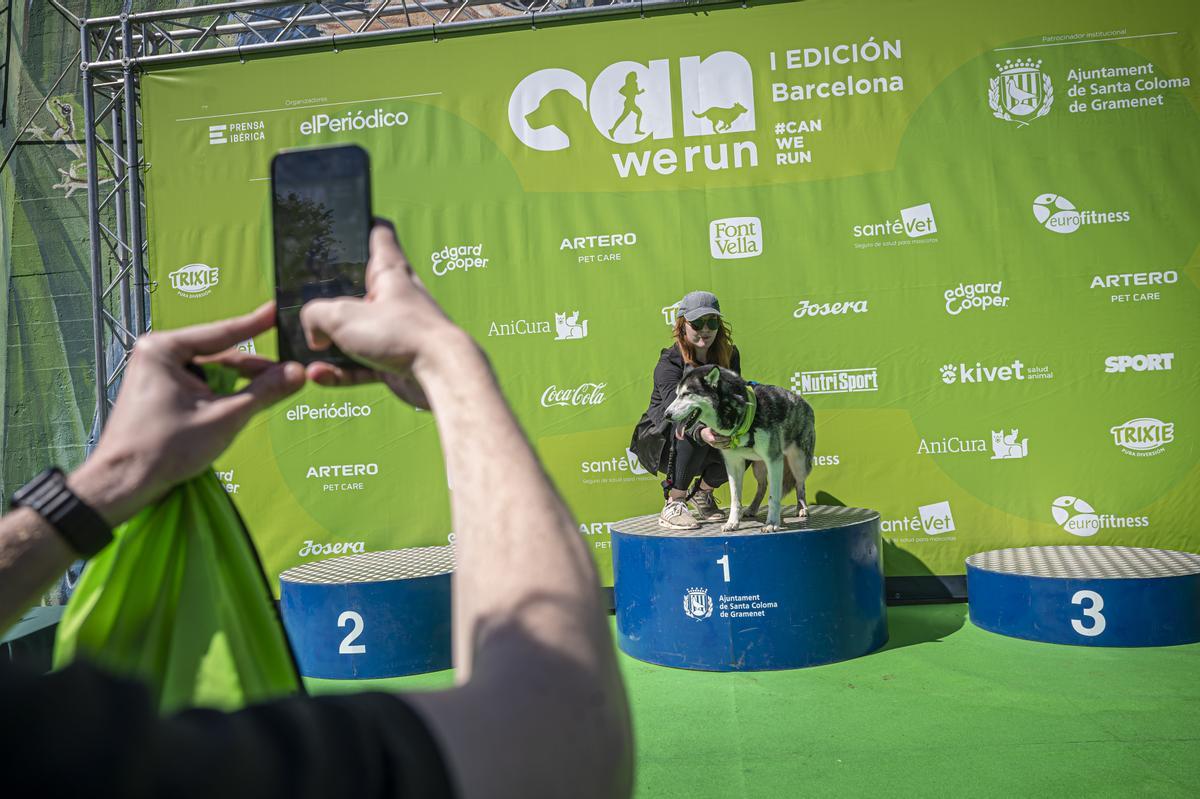 CAN WE RUN BARCELONA. La carrera organizada por Prensa Ibérica y El Periódico de Catalunya con la colaboración de Sport ,  donde las personas y sus mascotas perrunas corren en familia