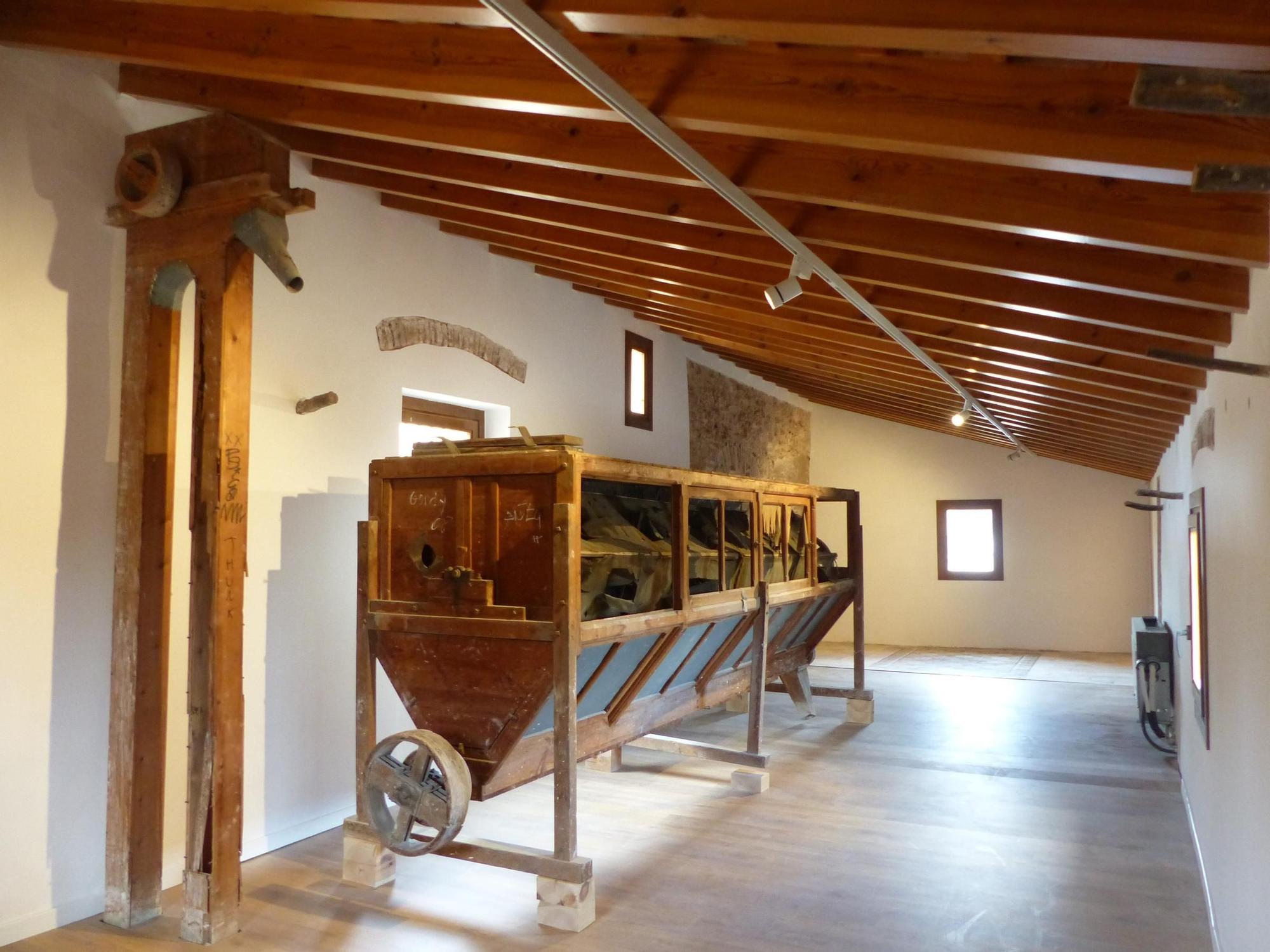 Una de las piezas recuperadas y que se encuentran en el interior del Segon Molí de Castelló.