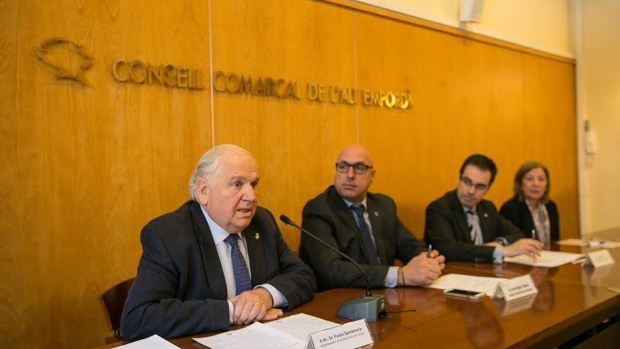 La signatura del conveni al Consell Comarcal