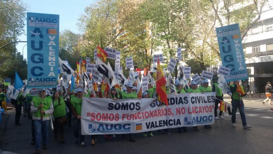 Guardias civiles valencianos toman las calles de Madrid en &quot;la marea de tricornios&quot;