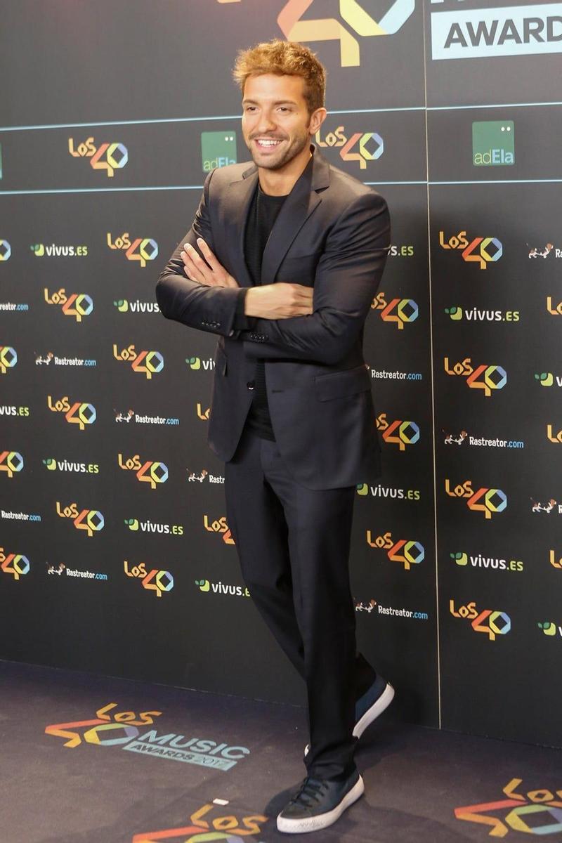 Pablo Alborán, otro vestido de cuervo