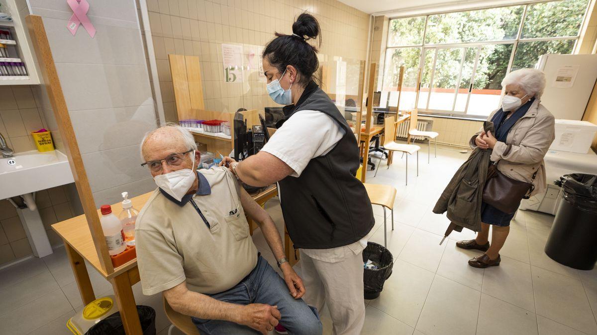 La vacunación sigue reduciendo contagios en residencias, ninguno en Canarias.