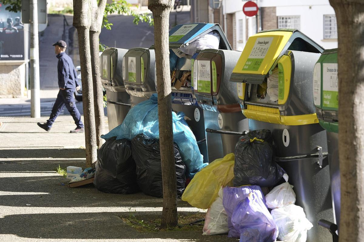 Les imatges dels efectes del tercer dia de la vaga d'escombriaires a Girona
