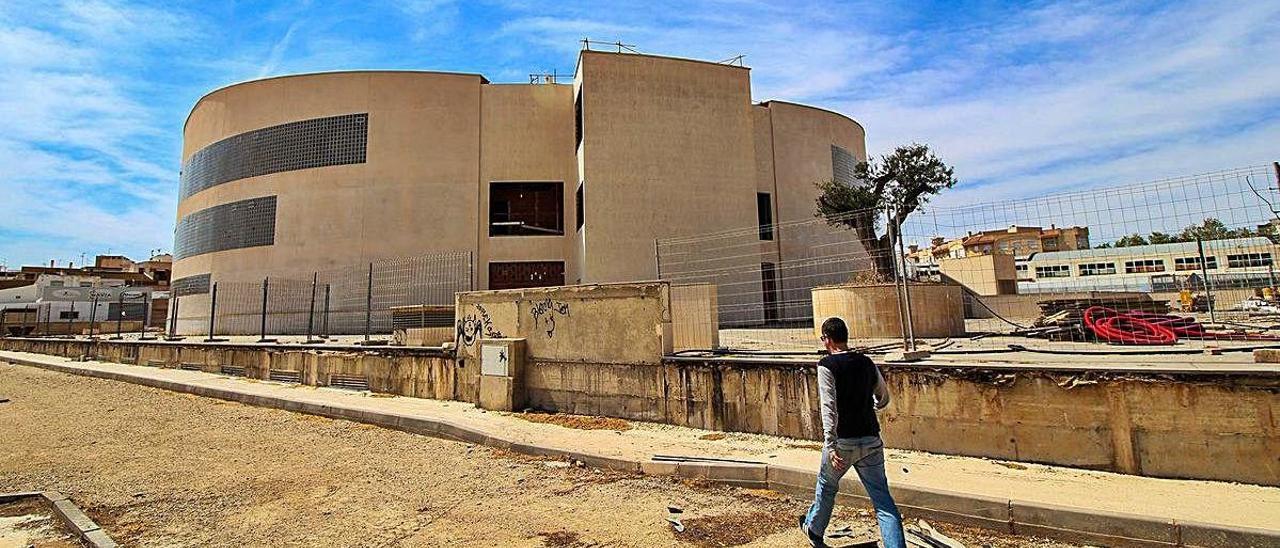 El edificio La Paloma, un proyecto que comenzó hace 19 años y quedó abandonado. TONY SEVILLA