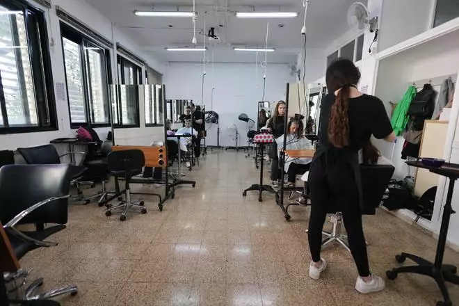 La demanda de FP se dispara un 30 % en Alzira mientras Educación rechaza la solicitud de nuevos ciclos