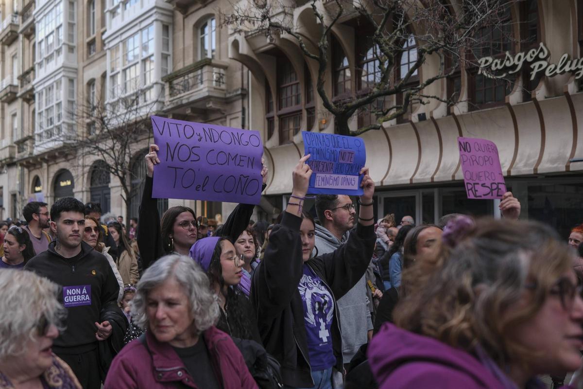 Mayores y jóvenes unidas en la manifestación, a la que también acudieron muchos hombres.