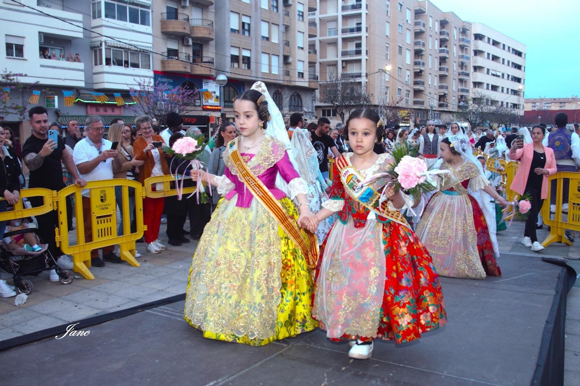 Búscate en la ofrenda y la entrega de premios de las fallas de Oliva