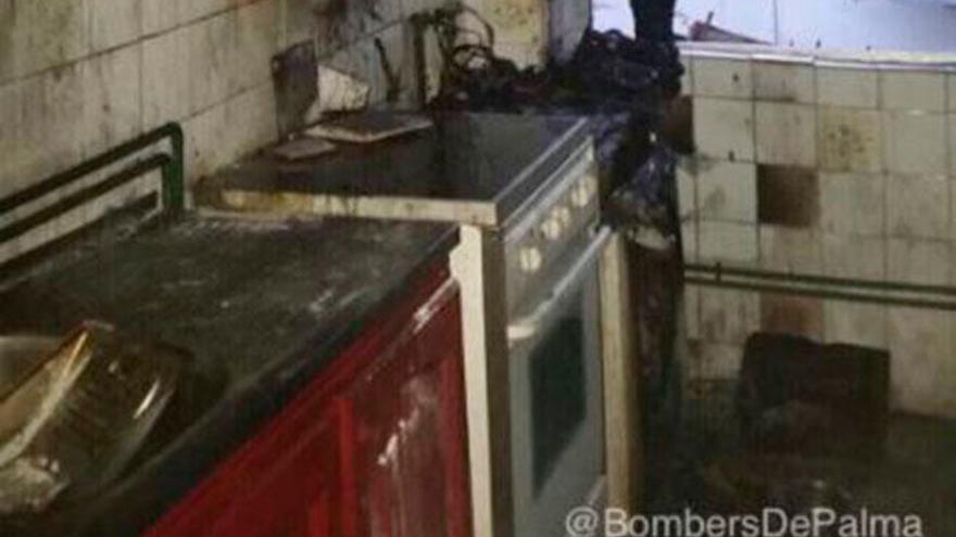 Desalojada una finca por un incendio en un piso en Son Gotleu