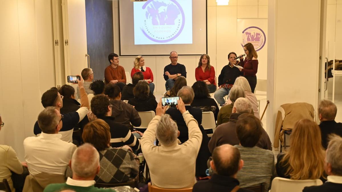 Un instante de la reunión del equipo de dirección de Podemos Aragón, este viernes.