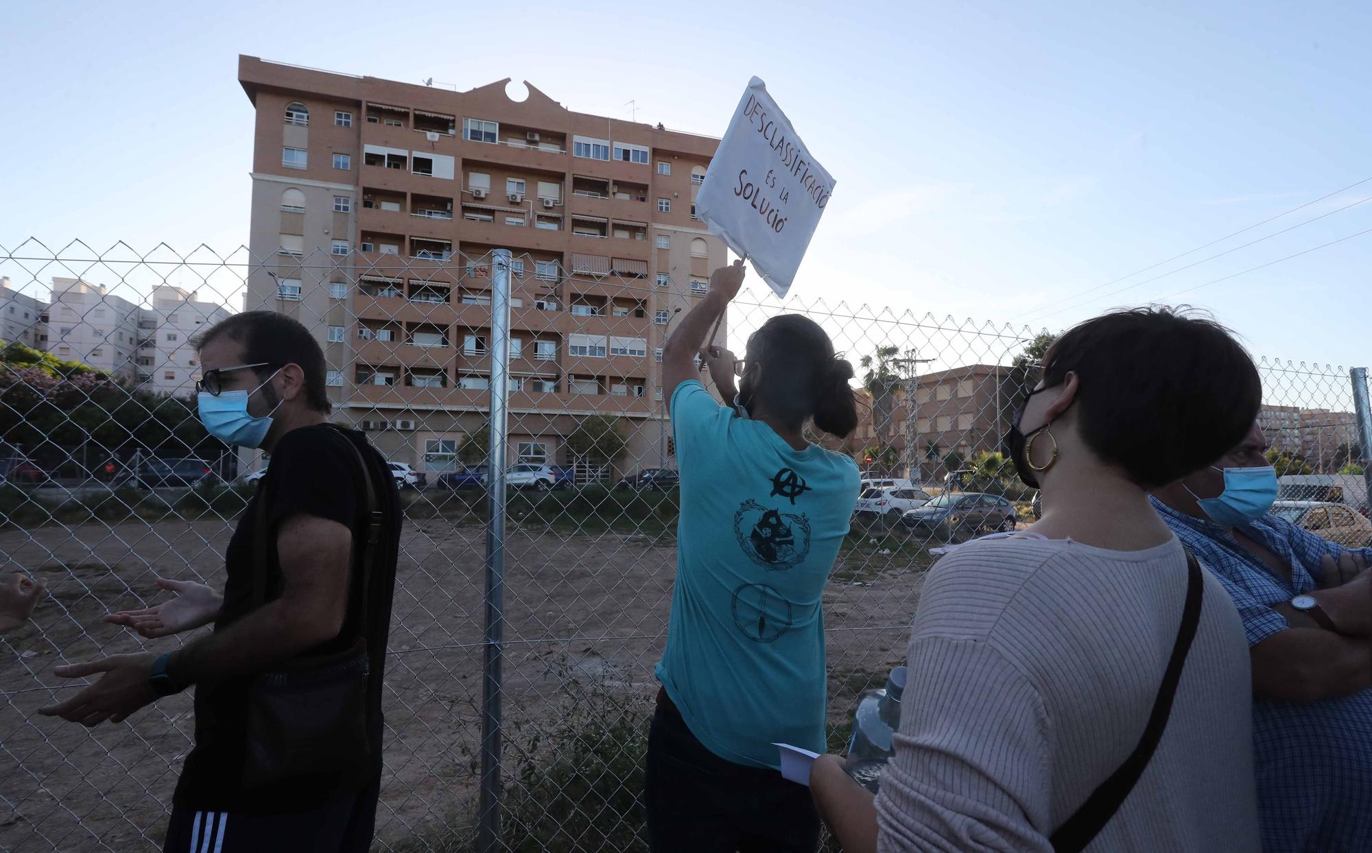 Protesta de los vecinos de Benimaclet contra el vallado de solares ocupados
