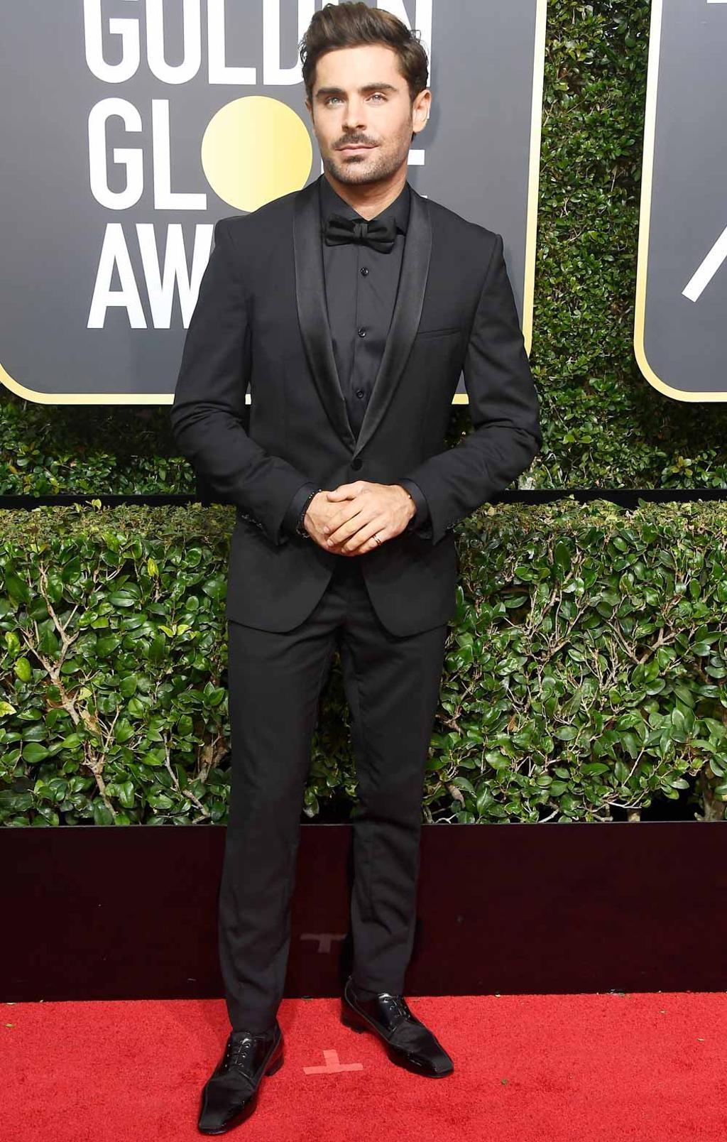 Zac Efron, total black en la alfombra roja de los Globos de Oro