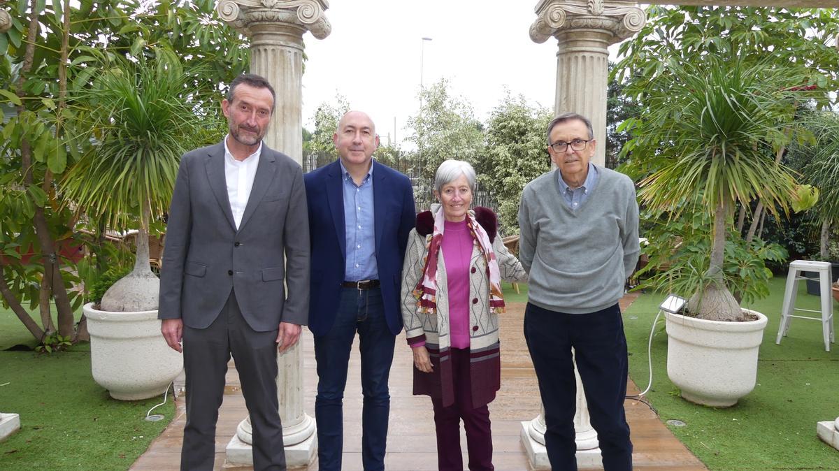 María Teresa Sempere con tres de los alcaldes de Elche con los que trabajó, en una foto reciente