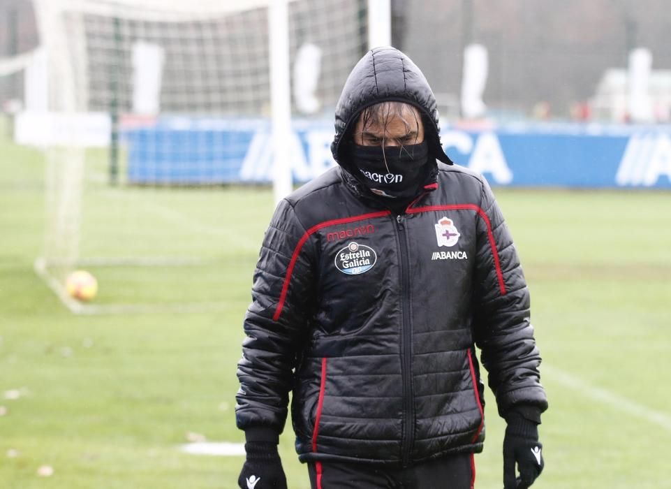 La plantilla regresa a Abegondo en una sesión de recuperación para los titulares ante el Sporting de Gijón.