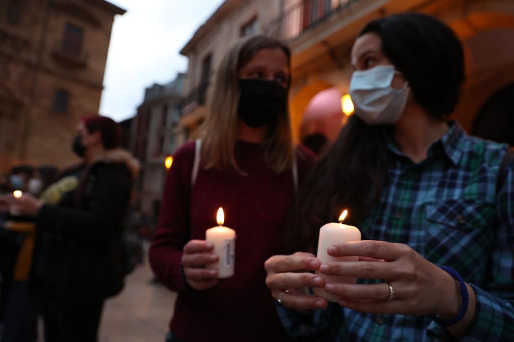 Concentración contra la violencia vicaria en Oviedo