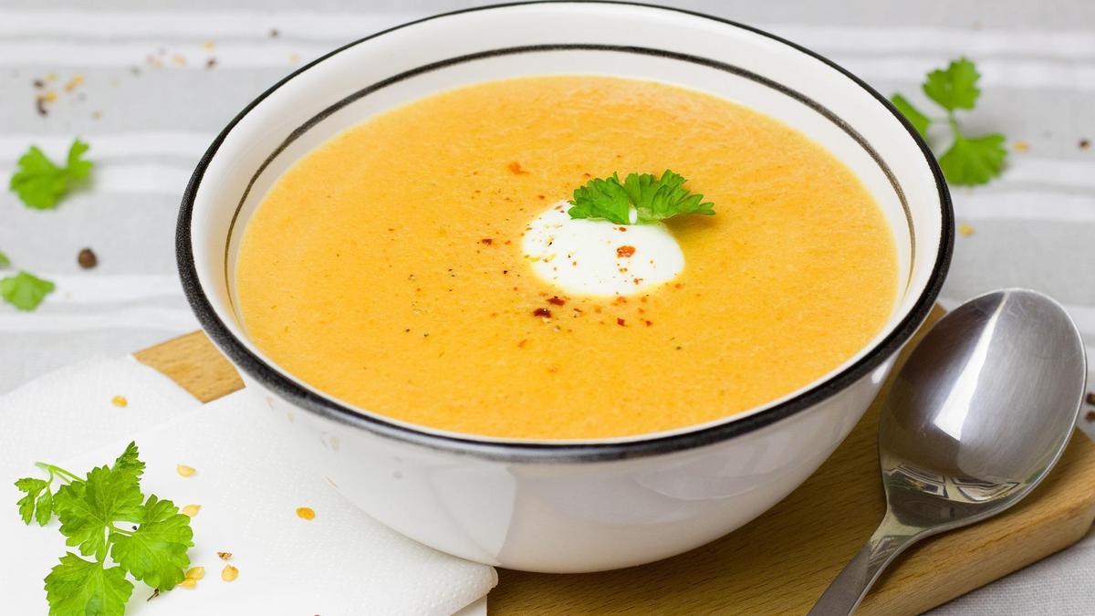 Una sopa fría de zanahoria es un plato perfecto para el verano