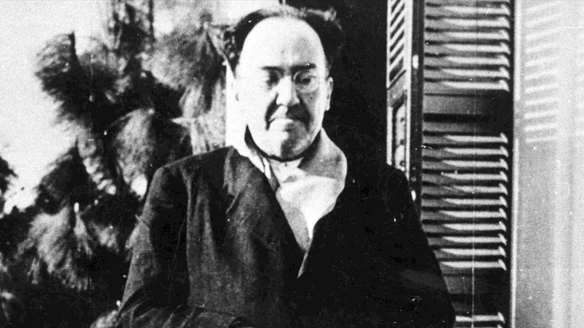 Antonio Machado en la terraza de Villa Amparo en la localidad valenciana de Rocafort, poco antes de trasladarse a Barcelona en abril de 1938.