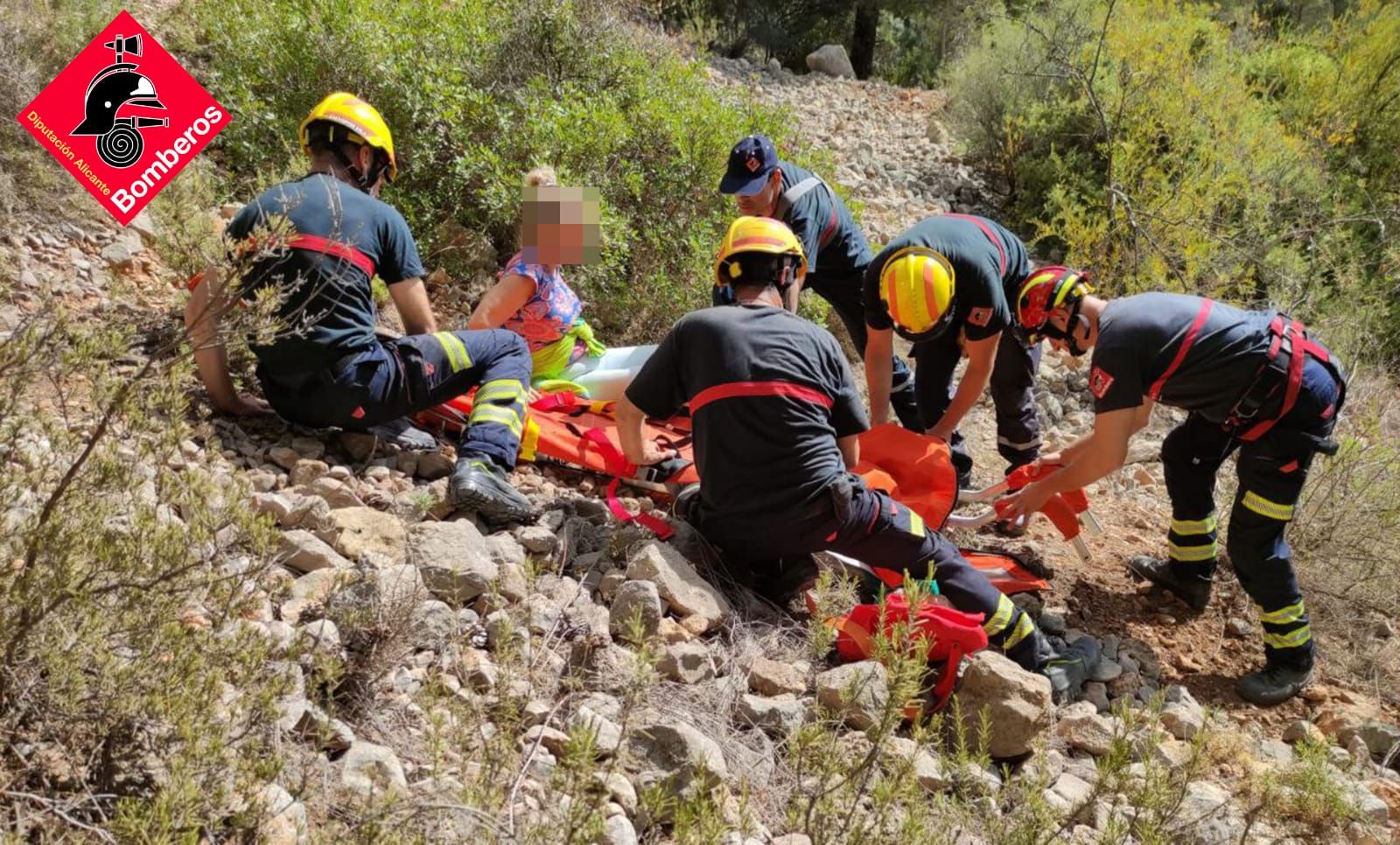 Los bomberos rescatan a una mujer en las Fuentes del Algar