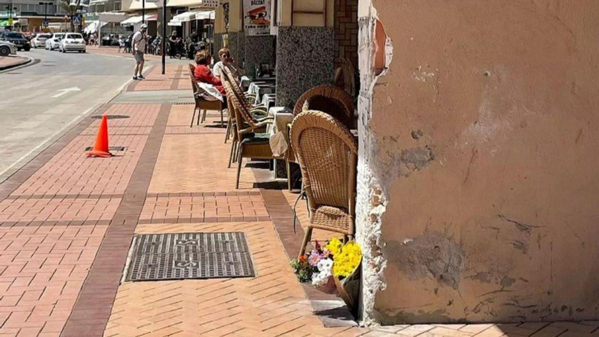 Terraza arrollada por la conductora.