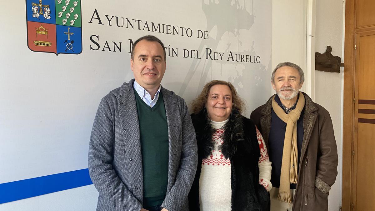 De izquierda a derecha, Juan Roces, presidente del Consejo de Salud Sotrondio-Blimea; Gema Suárez, concejala de Seguridad Ciudadana y Participación; y Toni Rios, coordinador del Consejo de Salud.