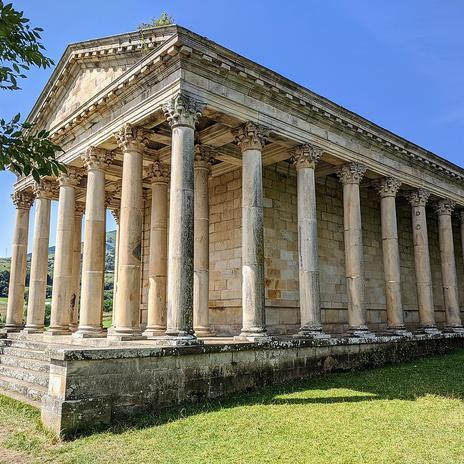El desconocido pueblo de Cantabria que oculta un imponente Partenón griego, dicen "que hay que visitarlo una vez en la vida"
