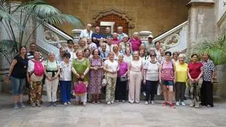 Un grupo de Majors Actius de Ontinyent visita la Diputació de València