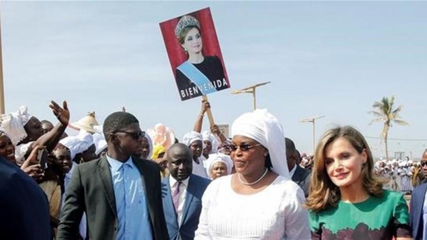 Letizia conoce los proyectos de cooperación españoles en Dakar