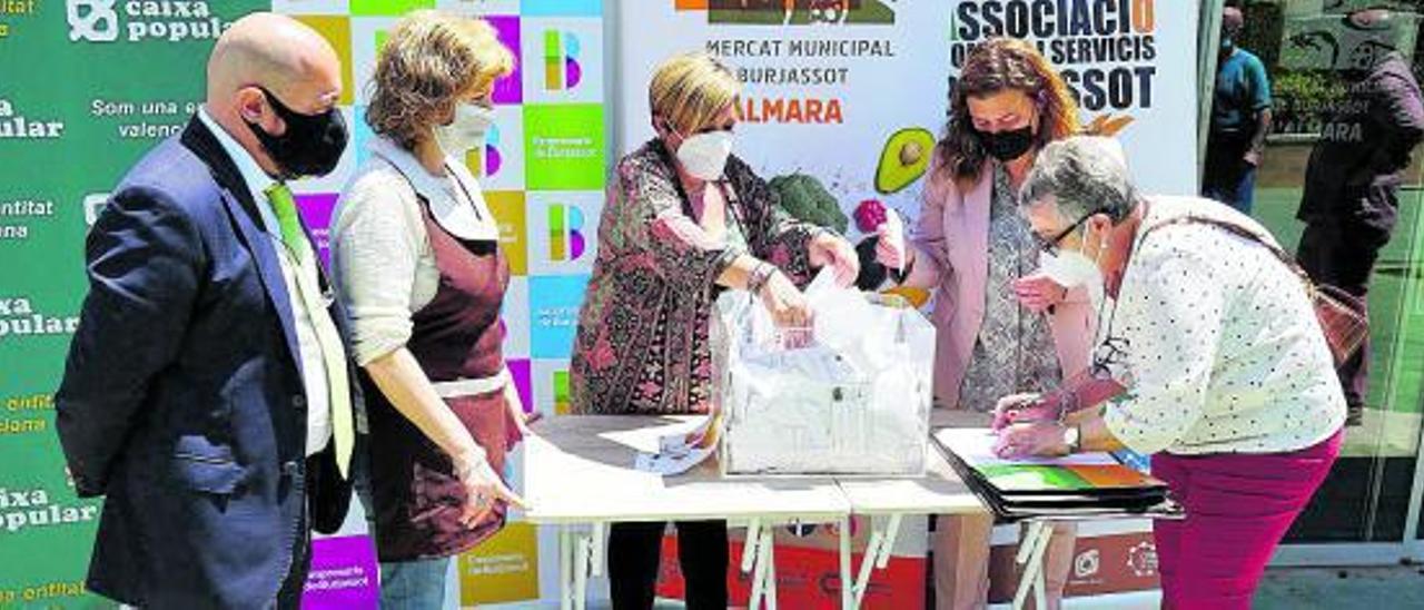 El comercio de Burjassot sortea sus cheques regalo | NOMBRE FEQWIEOTÓGRAFO