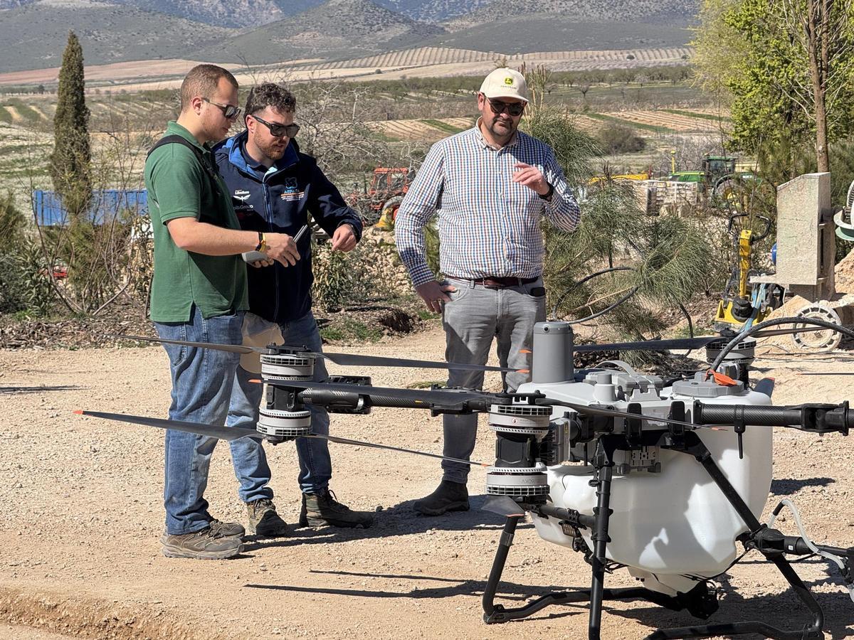 La jornada celebrada en Solebromino mostró el potencial de los drones para aplicar tratamientos, sembrar y analizar cultivos con mayor precisión