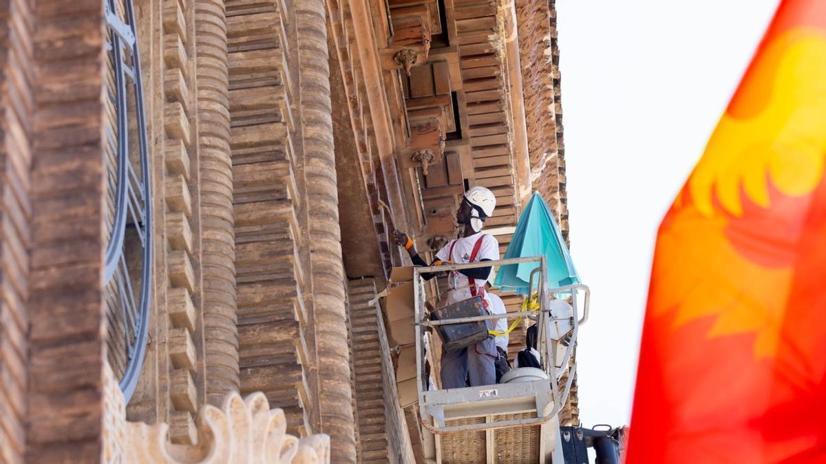 Obras de conservación en el Ayuntamiento de Zaragoza.