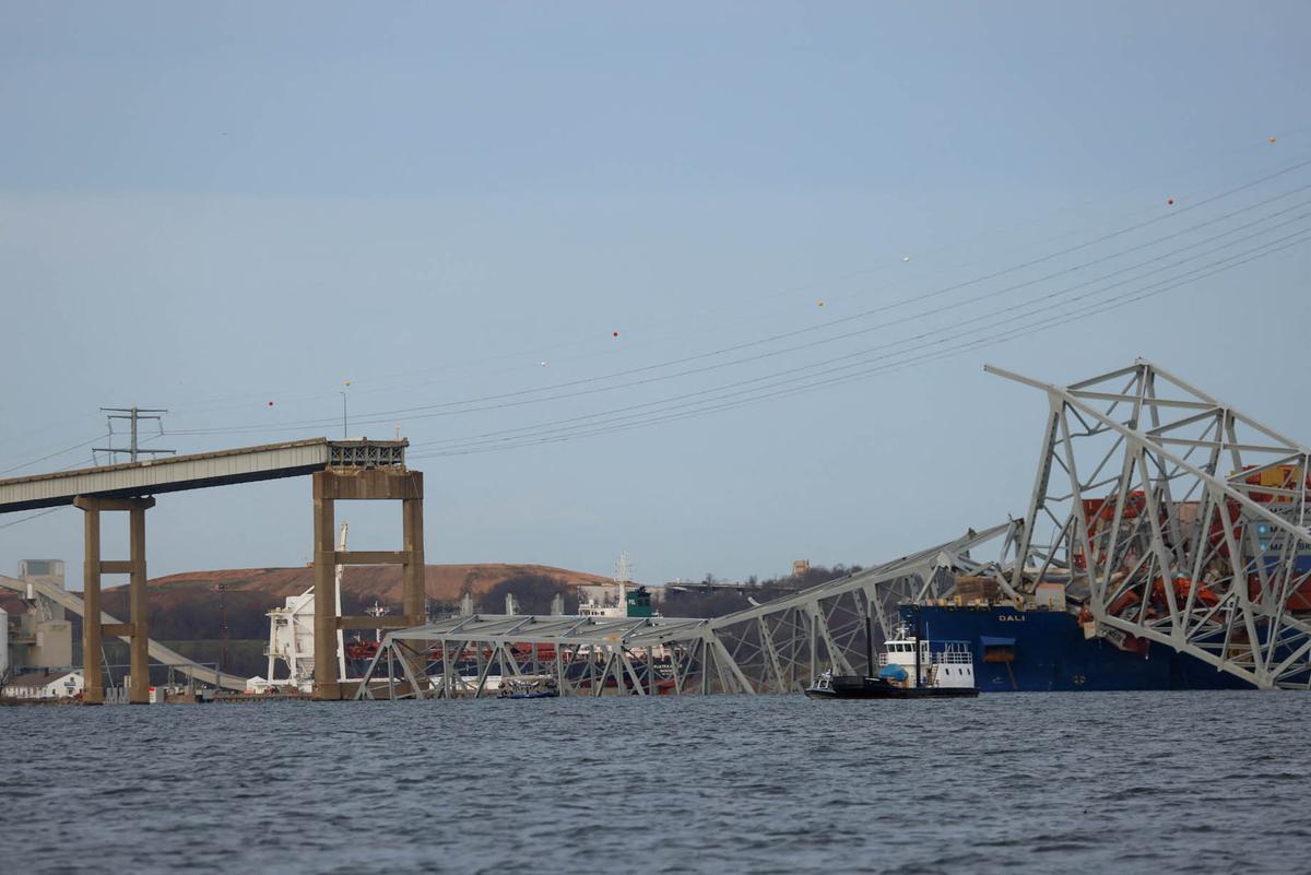 Un barco carguero  impacta contra el puente Francis Scott Key en Baltimore