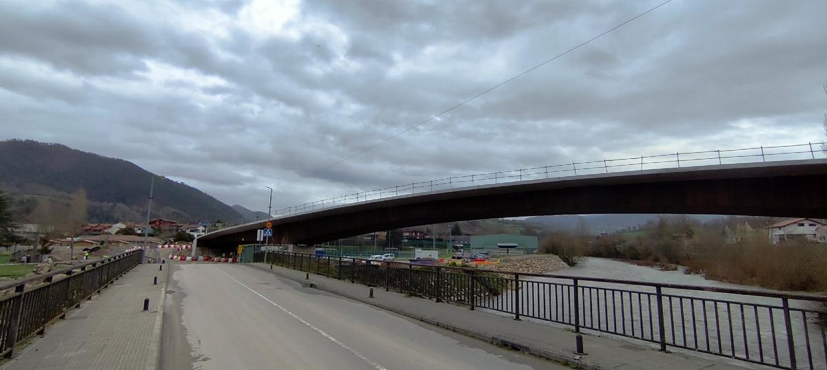 El puente sobre el Piloña.
