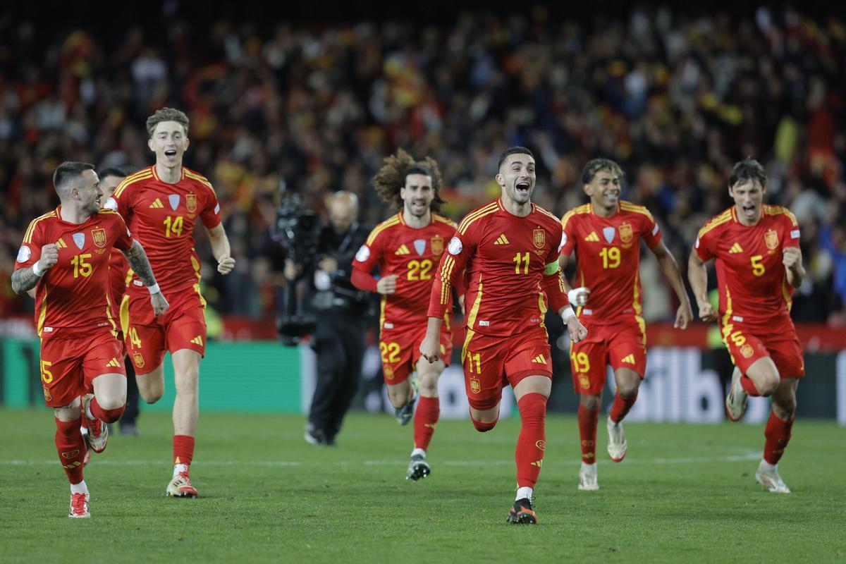 Los jugadores de la selección española celebran la victoria ante Países Bajos