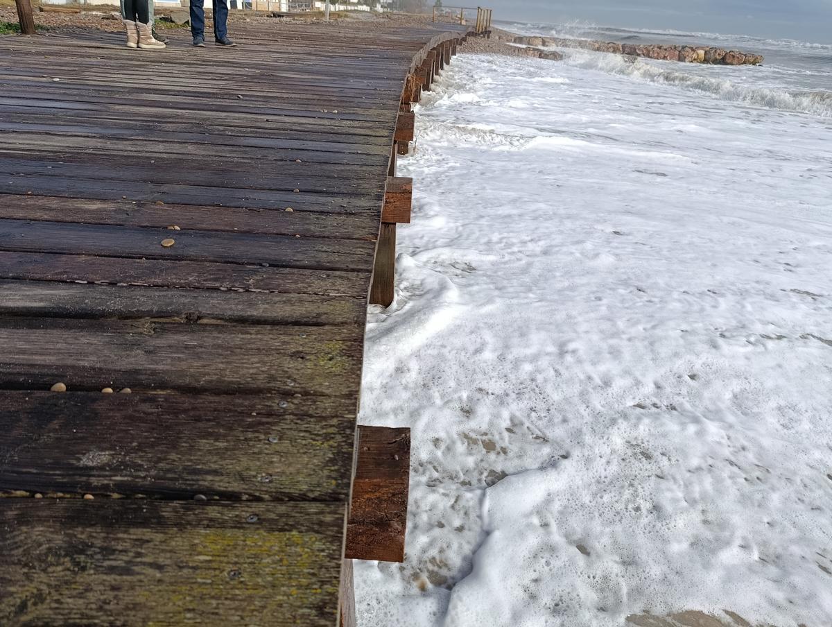 Almenara reclama espigones urgentes tras los graves daños del temporal en la playa Casablanca