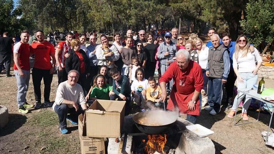 Imagen de archivo de una celebración familiar en Los Villares por el Día de San Rafael.