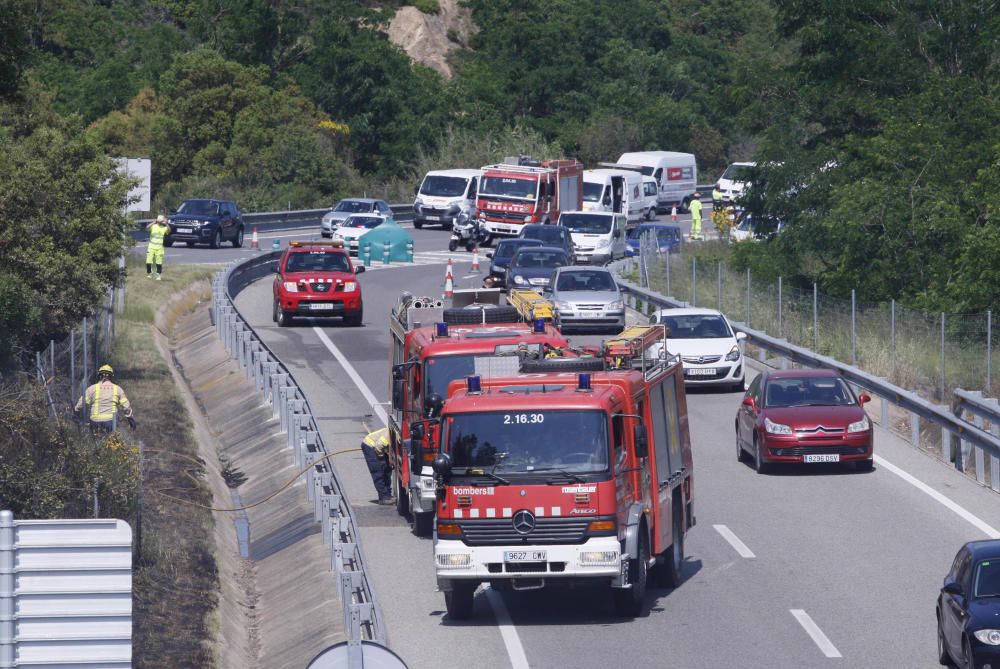 incendi forestal a Llagostera i tall de la carretera