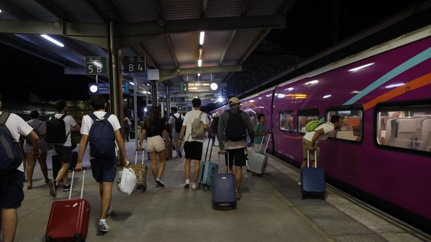 Una incidencia en un Avlo en Santiago obliga a cancelarlo y a reubicar a sus pasajeros más de dos horas después