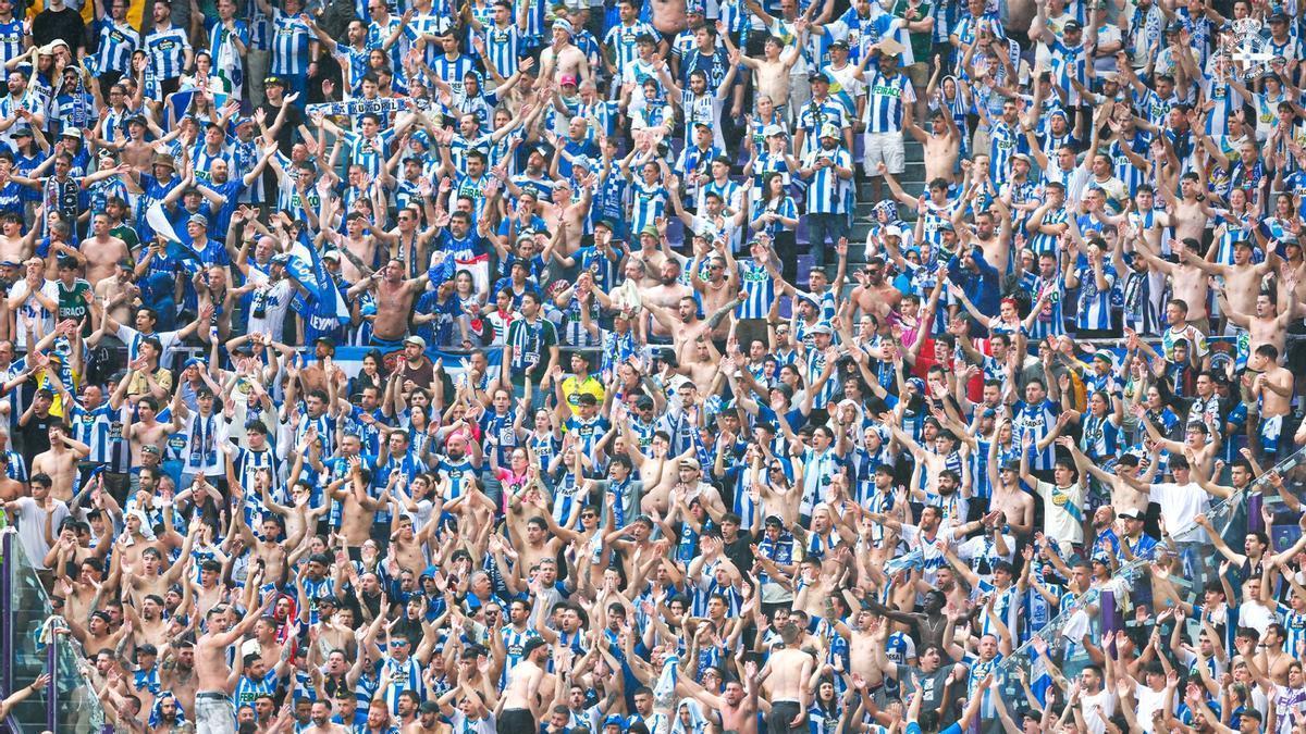 La afición deportivista desplazada a Valladolid.