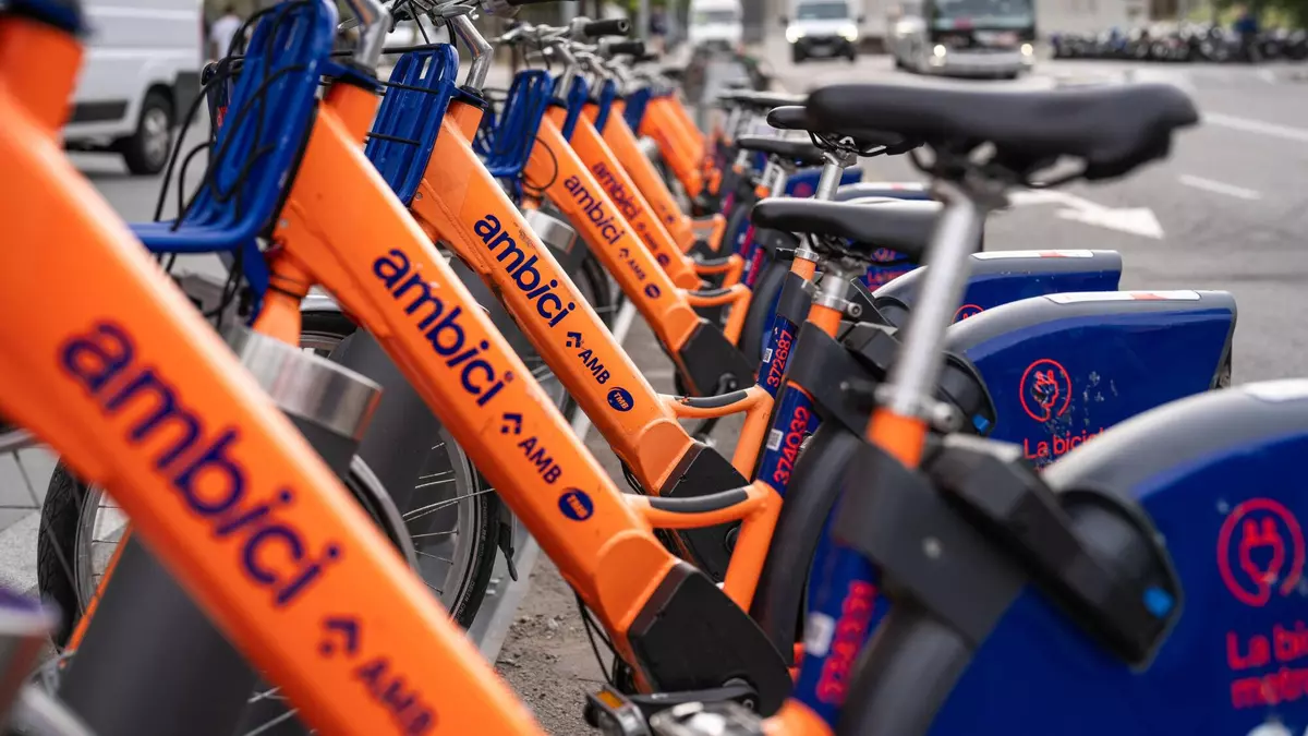 Las bicis metropolitanas AMBici estrenan tarifas de bajo coste y devolverán 20 euros a más de 8.000 usuarios