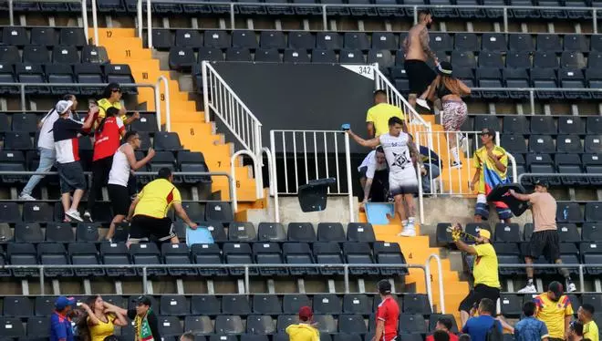 Las imágenes de la batalla campal en Mestalla