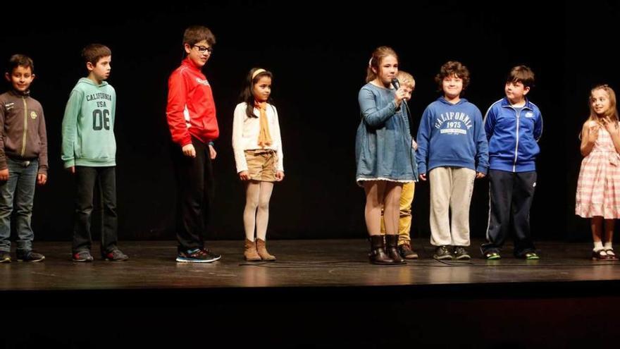 Los alumnos del Versalles, en asturiano