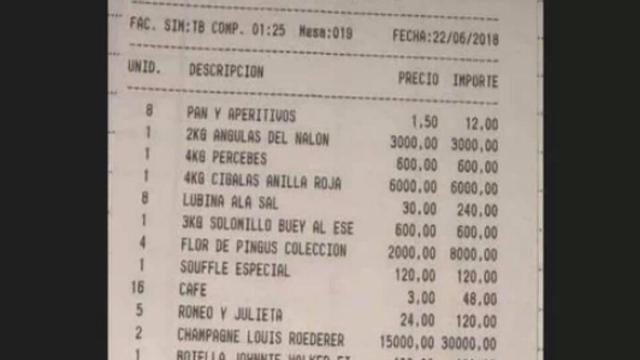 La factura de Casa Parrondo, en Madrid, de casi 50.000 euros que pagaron ocho empresarios.