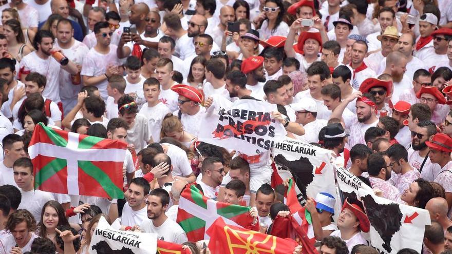 Pamplona comienza a teñirse de rojo con los Sanfermines